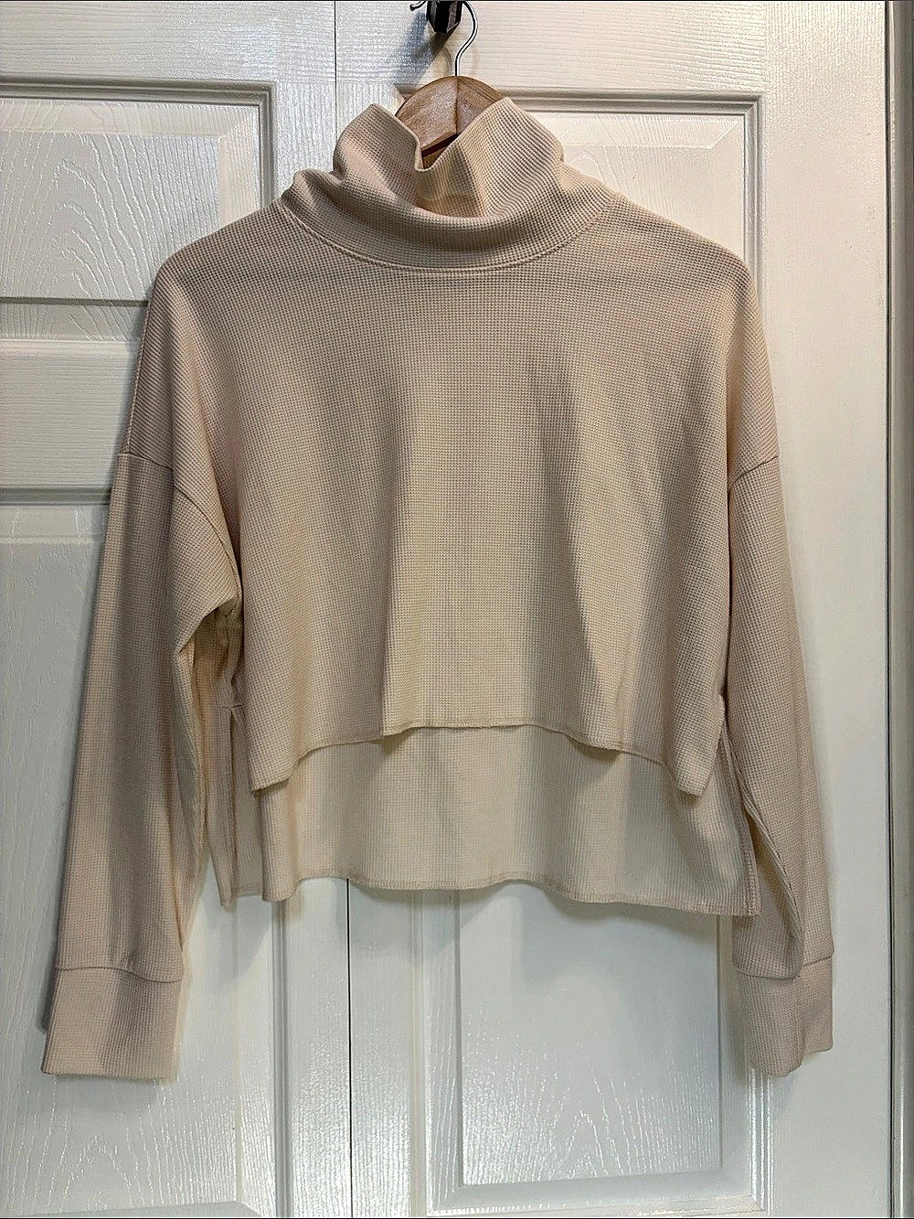 American Eagle Cream Waffle Knit Cropped Turtleneck Small